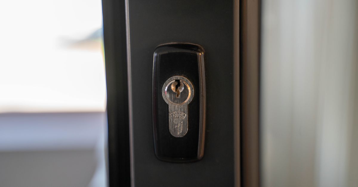 deadbolt door security hardware — Newark NJ Locksmith