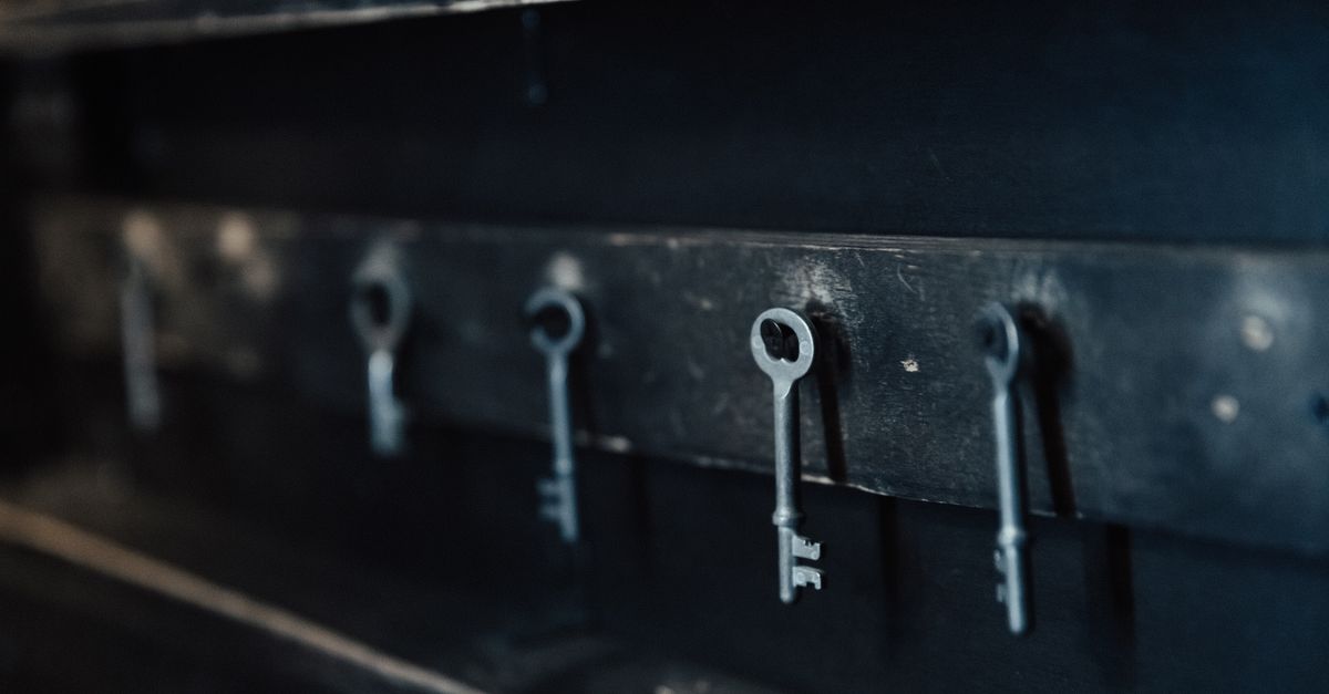 front door lock key — Newark NJ Locksmith