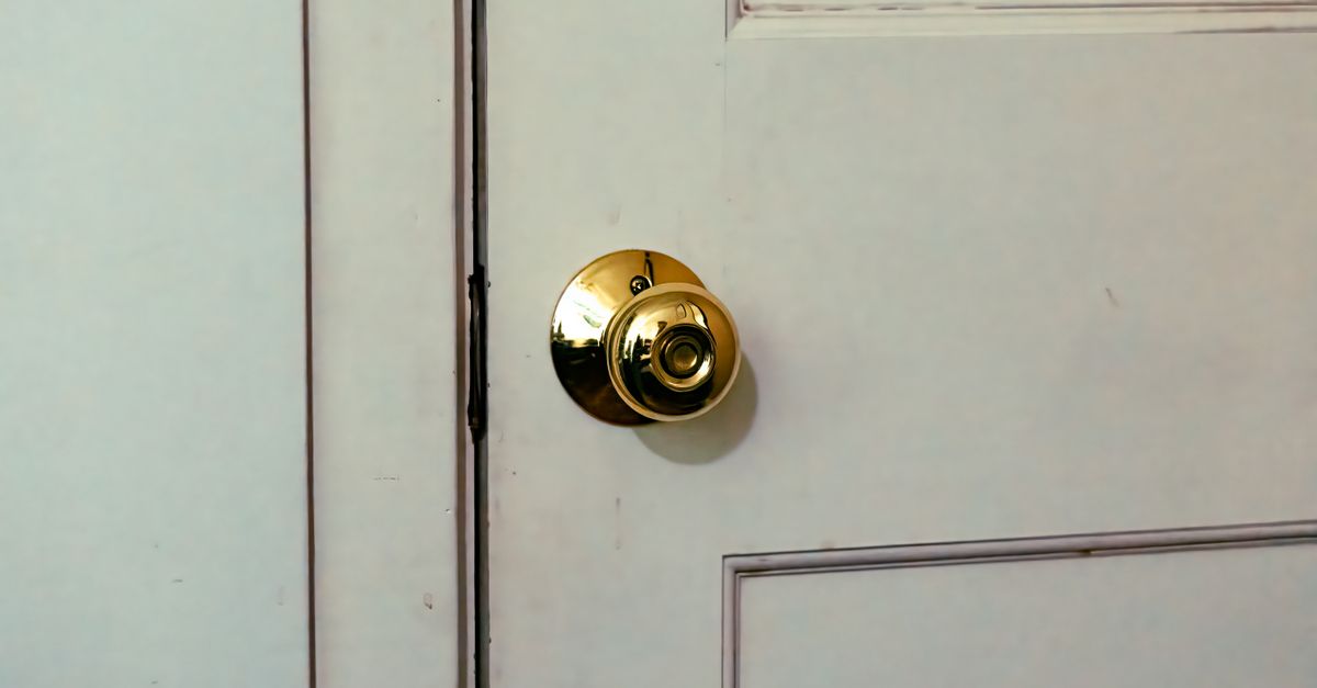 When a Door Knob Lock Tells You It's Done — Newark NJ Locksmith